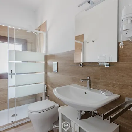 House Adele 4*