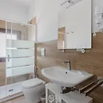 House Adele 4*