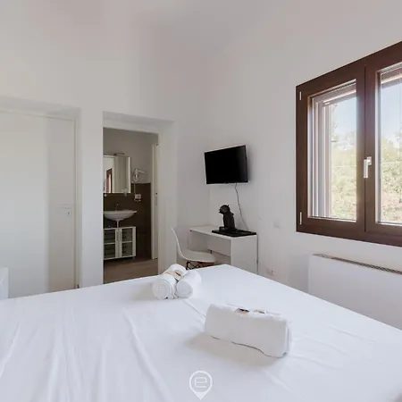 House Adele Pensión 4*