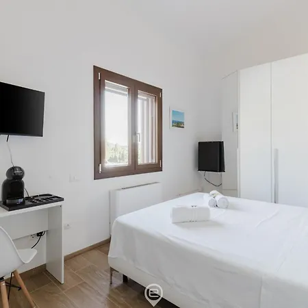 House Adele Pensión Villa San Pietro