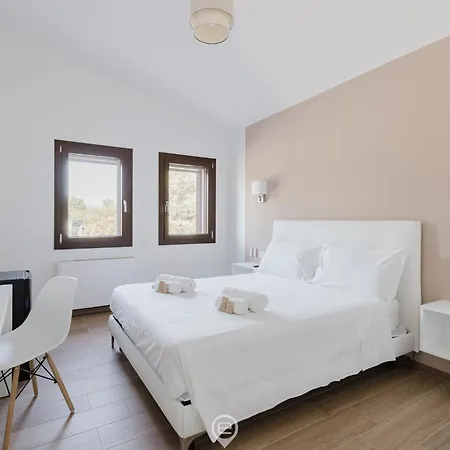 Estay - House Adele